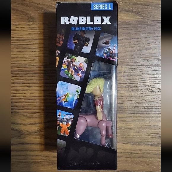 Roblox Series 1 Neverland Lagoon: Flora Deluxe Mystery Pack Brand New - Picture 4 of 6